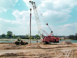 Deep compaction of an earth embankment that was partly heaped up under the water level.