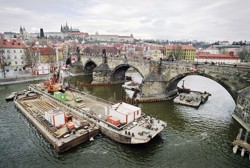 Carrying out protective envelopes around the piers no. 8 and 9 of the Charles Bridge in Prague