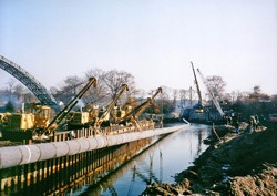 Lowering and retraction of a gas line siphon DN 1000 under the Vltava river, Nové Ouholice