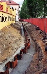 A continuous cut-off wall carried out with the use of vibrated sheet piles between the říční Street and the Charles Bridge area; anti-flood protection measures in the capital city of Prague